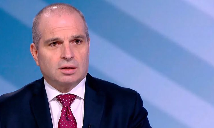 Гроздан Караджов започва лична проверка на условията във влаковете