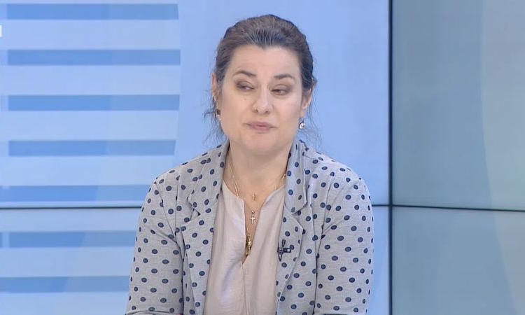 Норма ли е в раждането навикването? Д-р Шикова от &quot;Майчин дом&quot; отрече да е раздавала шамари