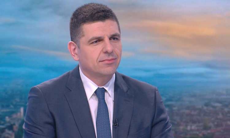 Ивайло Мирчев за самолета с Фон дер Лайен: Притеснително - властта не знае какво се случва в България