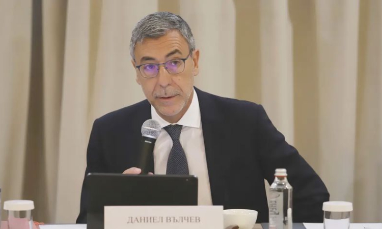 Проф. Даниел Вълчев: Натискът за предсрочни избори вероятно ще се усилва