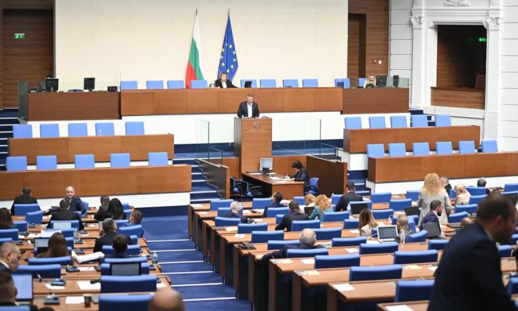 Парламентът на пауза