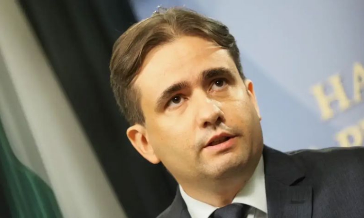 Божидар Божанов: Борисов е смачкан, притиснат, не решава той, а Пеевски