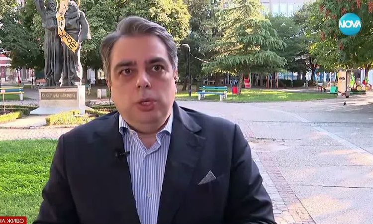 Асен Василев: Къртят жълтите павета без нито едно разрешително. Не планираме нов вот на недоверие