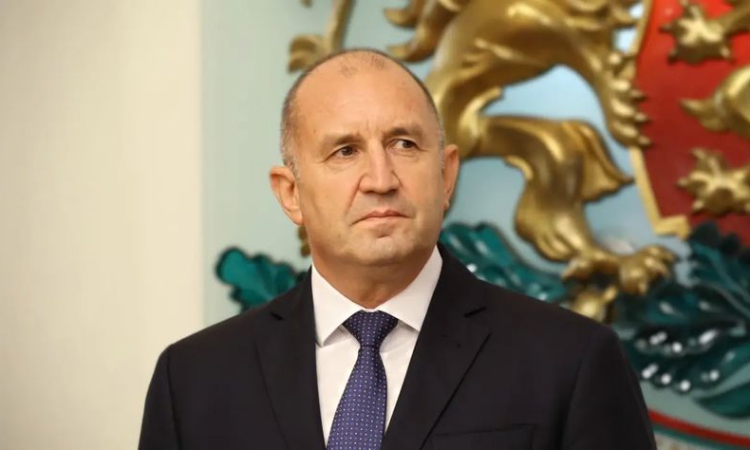Румен Радев: Ставаме свидетели на това как Борисов капитулира пред Пеевски и му предава властта