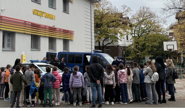 Полицаи гостуваха на второкласници от ОУ „Екзарх Антим I“