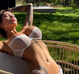 Скандално гореща: Украинка взриви мрежата със секси снимки