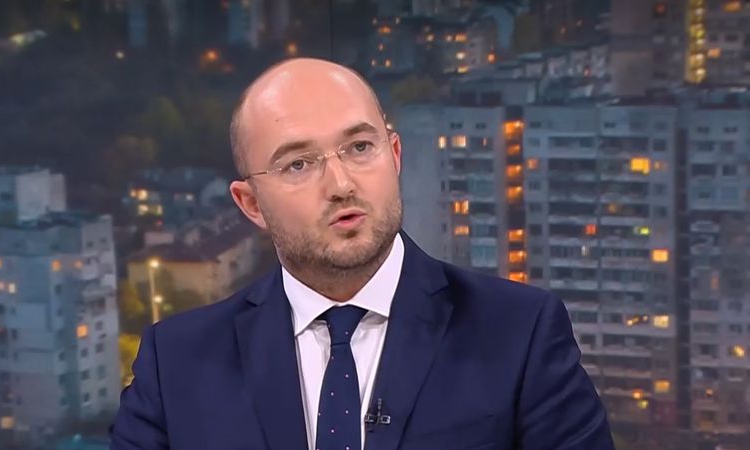 Минисърът на правосъдието подкрепи Киселова за решението ѝ за референдума за запазване на лева