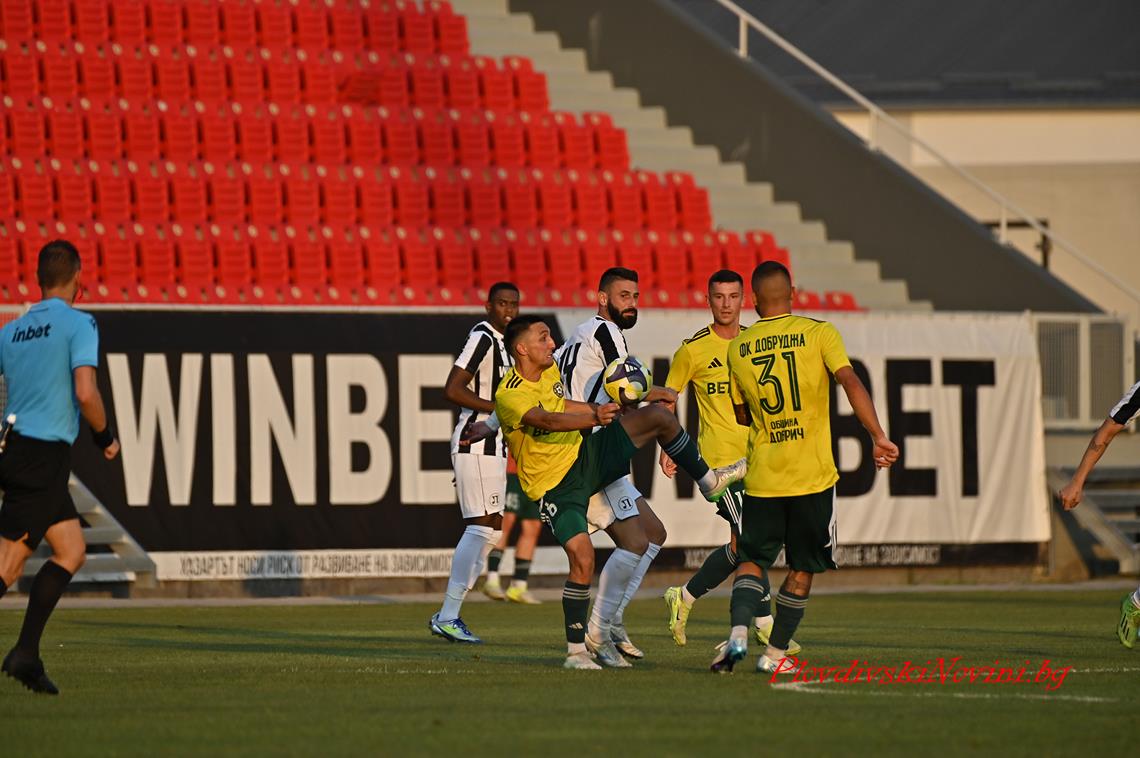 На живо: Добруджа - Локомотив (състави)