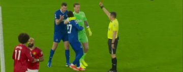 Скандално! Гей налетя на съотборник и получи червен картон (ВИДЕО)