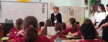 Проф. Янчева участва в урок по здравословно хранене в училище „Стоян Михайловски“