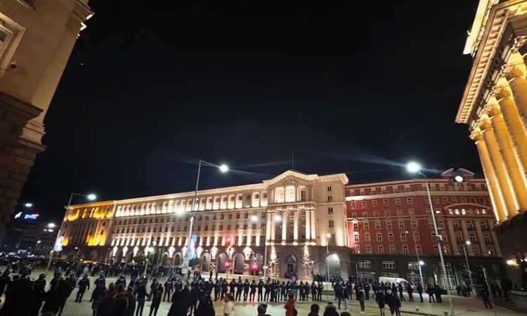 Граждани излязоха на протести срещу властта в няколко града у нас