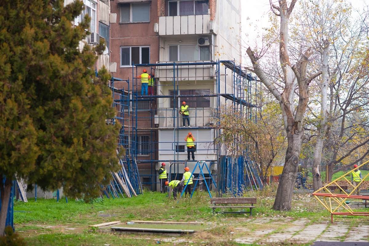 Кметът Костадин Димитров даде старт на санирането на жилищен блок в район „Тракия“