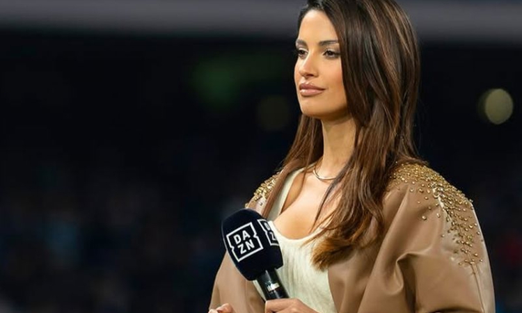 Ослепителна журналистка предизвика фурор на дербито между Наполи и Ювентус