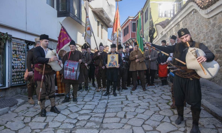 Възрожденски ритуал оживя на еснафския празник в Пловдив