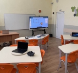 Млади физици изграждат батерия от лимони