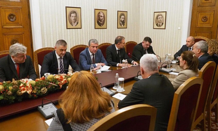 Зафиров пред Радев: Важен е въпросът дали ще градим, или ще рушим