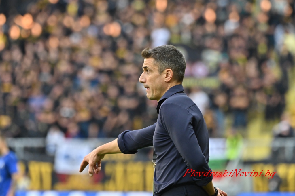 Веласкес спря изходящите сделки в Левски