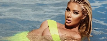 Андреа изпъчи чисто голи гърди (СНИМКА 18+)