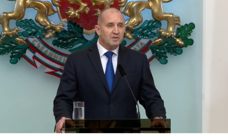 Очаква се президентът Румен Радев да депозира оставката си пред КС