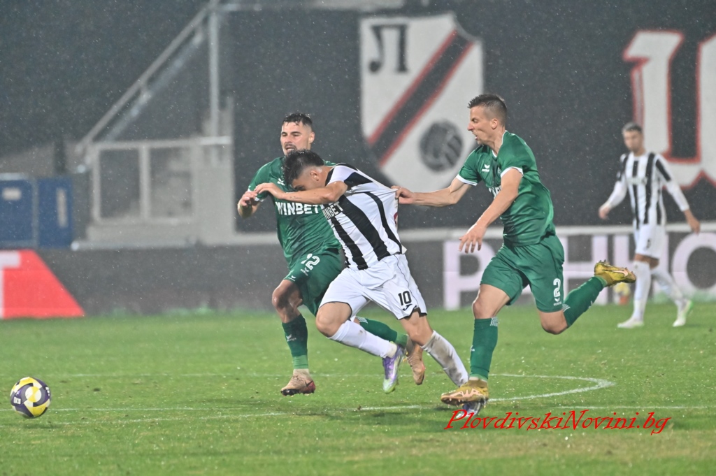 Локомотив гостува във Враца