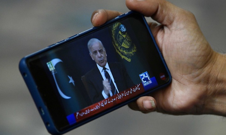 Пакистан зове Тръмп да отложи ударите, а Иран да отвори Ормузкия пролив