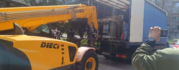 Под засилена полицейска охрана в Областна администрация пристигнаха хартиените бюлетини и изборните книжа