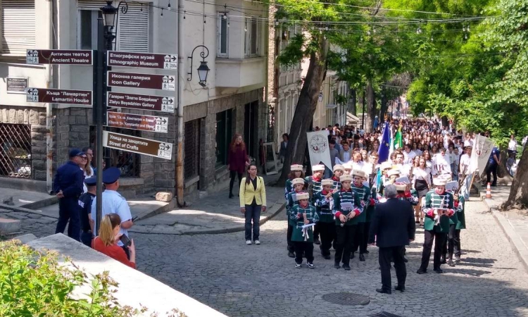 Ученици гостуват в Галерията 