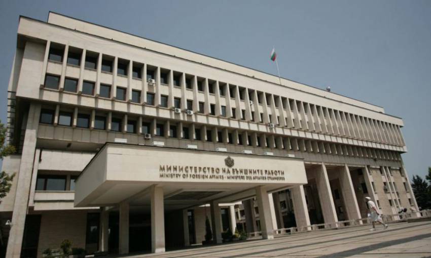 МВнР: Към момента приемът на документи в консулските служби на България в Русия не е преустановен