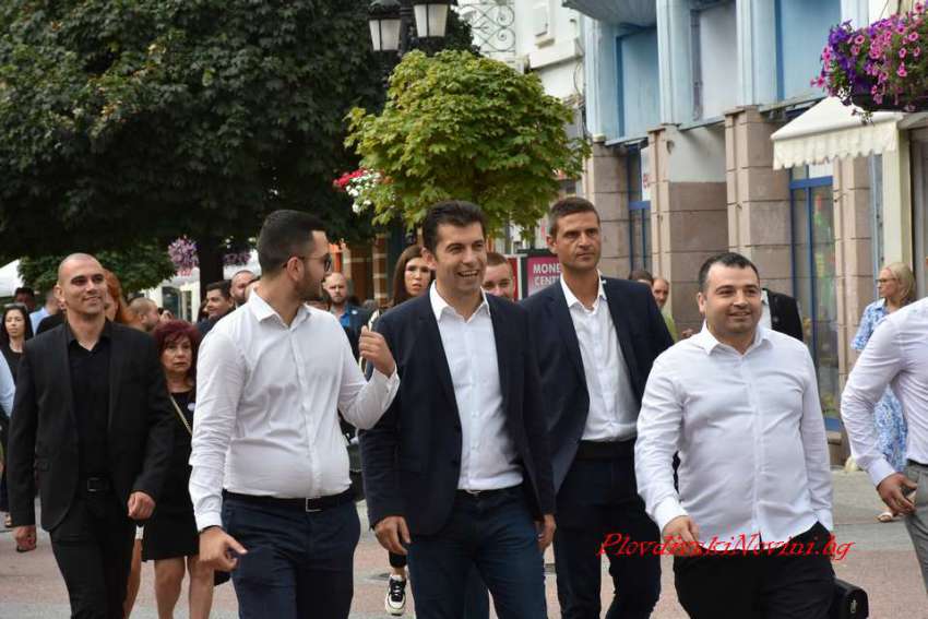 Разточително: Петков похарчил 18 000 лева за вечеря с премиера на Северна Македония