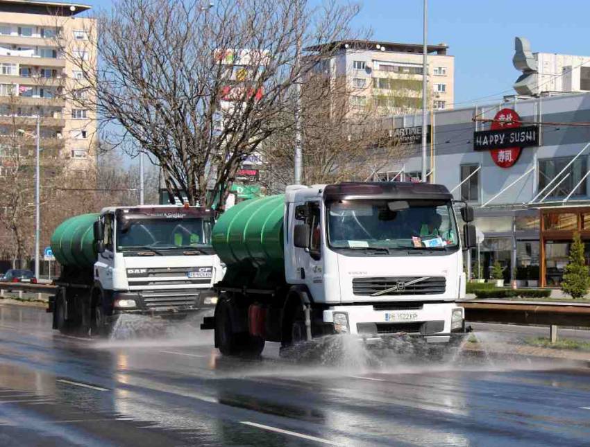 Машинното метене и миене на пловдивските улици продължава  по график