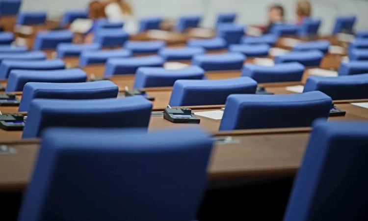 Партиите продължават спора кой да бъде председател на НС