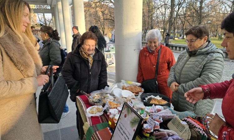 Празнична магия завладя Коледния базар в Хисаря