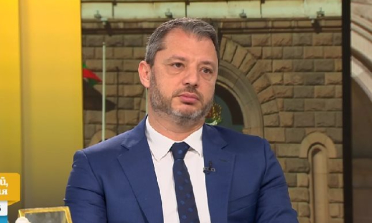 Делян Добрев: Хазната не само е празна, но свети в кърваво червено