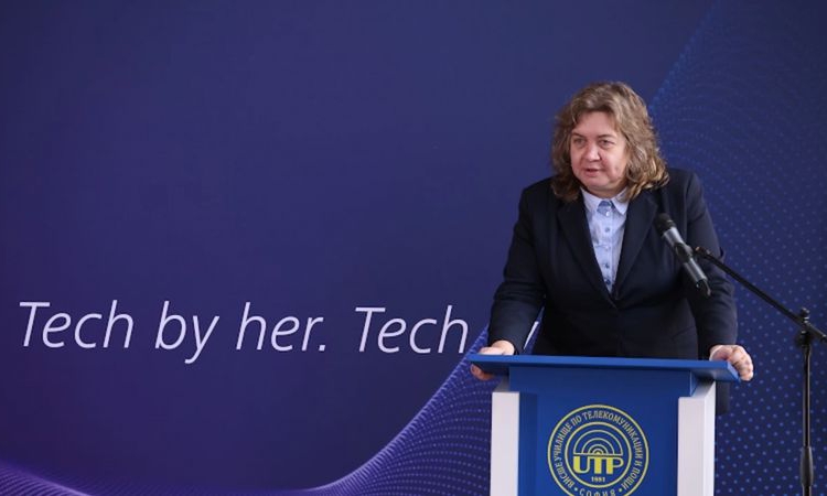 Доц. Наталия Киселова поздрави участниците в програмата „Women in Tech - Жените в технологиите” за 2025 г. във Висшето училище по телекомуникации и пощи