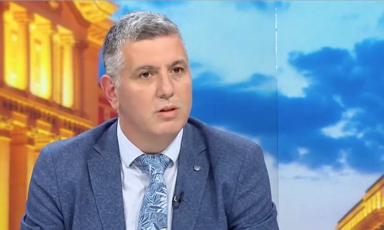 Заплашили Андрей Цеков с &quot;Имаш хубаво семейство, ще е жалко да пострада&quot;