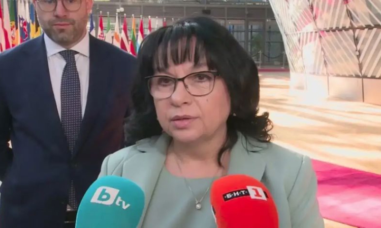 Петкова от Брюксел: Въпреки президента продължаваме активна работа за място в еврозоната