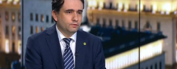 Божанов определи като безотговорно искането на Радев за референдум за еврото сега