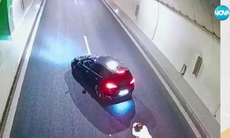 Шофьор спря в тунел „Железница“, за да си снима автомобила