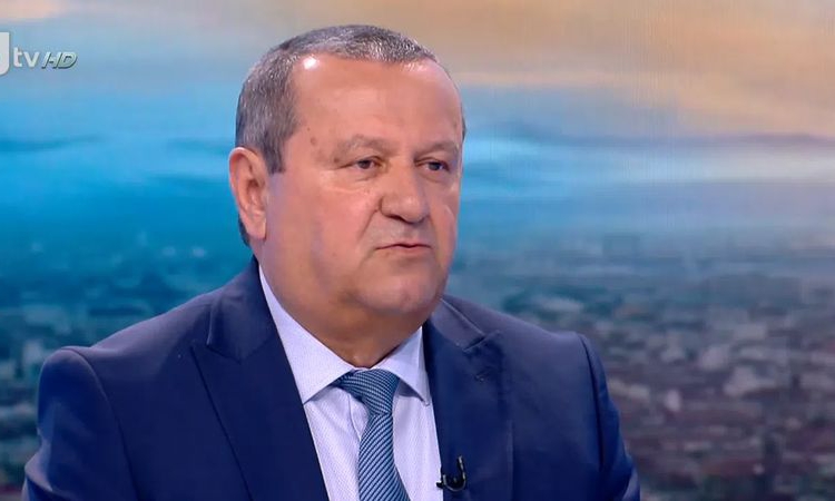 Хасан Адемов видя &quot;наказателна акция&quot; с държавна намеса срещу централата на ДПС-Доган