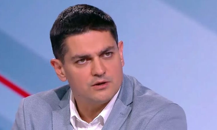 Радостин Василев: Аз не съм за еврото в този момент. Политическото натискане отвън озверява хората