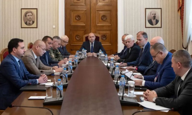 Румен Радев: Няма заплаха за България след ударите на Израел по Иран