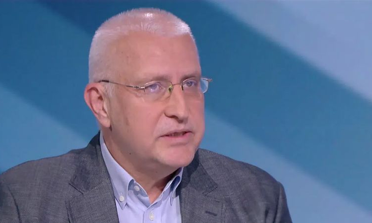 Проф. Малинов: Радев се държи като президент на антиевропейската част от гражданите
