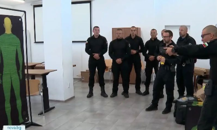 МВР купува тейзери на полицаите