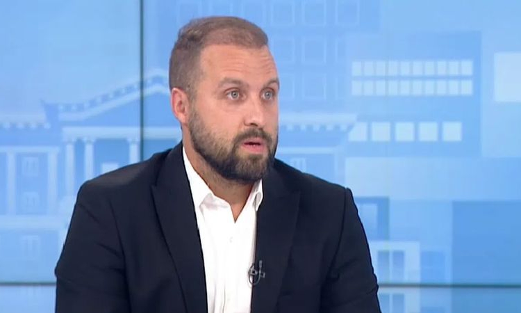 Кметът на &quot;Люлин&quot;: Лена Бориславова е политическата връзка между &quot;Продължаваме промяната&quot; и Столичната община&quot;