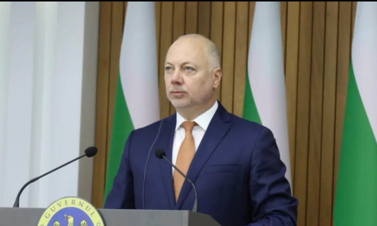 Желязков: Четири хеликоптера и два самолета ще се включат в гасенето на пожарите