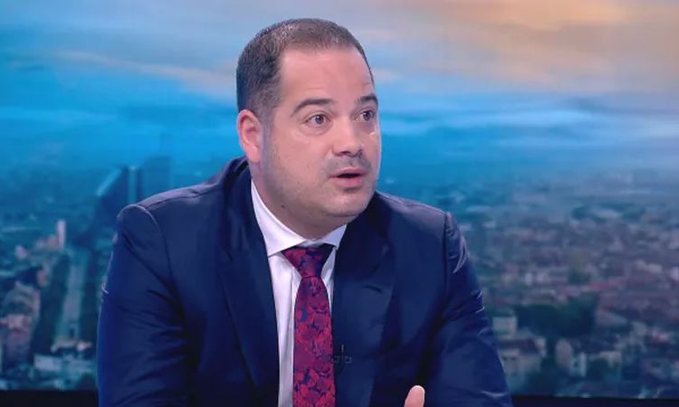Калин Стоянов с въпроси за кортежа на президента Радев