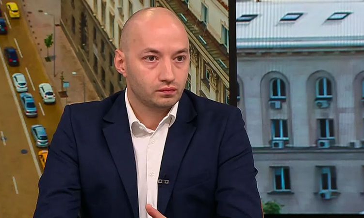 Димитър Ганев: Евентуални предсрочни парламентарни избори биха дали сериозно предимство на президента Румен Радев