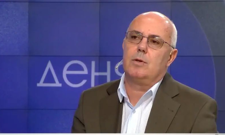 Проф. Веселин Вучков: Радев дразни управляващите, заради което те искат да му отнемат важно право по закон