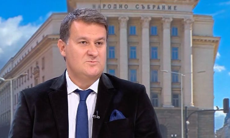 Политологът доц. Любенов: Радев ще обяви ще прави ли партия в края на мандата си