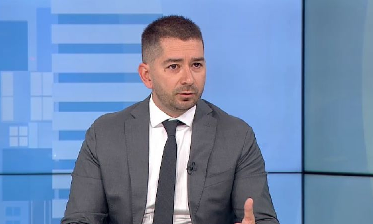 Слави Василев: Сблъсъкът между Борисов, Пеевски и Радев ще определи бъдещето на държавата